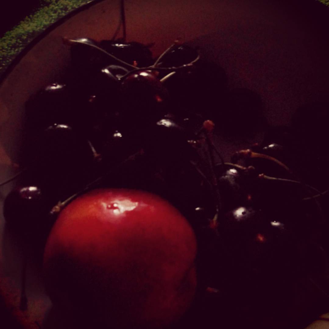 bezlikka в LOOKY — #черешня #нектарин #омномном #вкусно #пенза 🍒