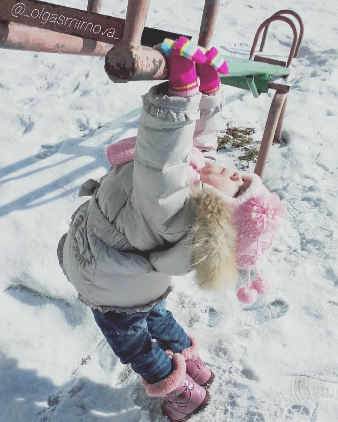 _olgasmirnova_ в LOOKY — Какая же у нас убогая площадка возле дома, все качели без си