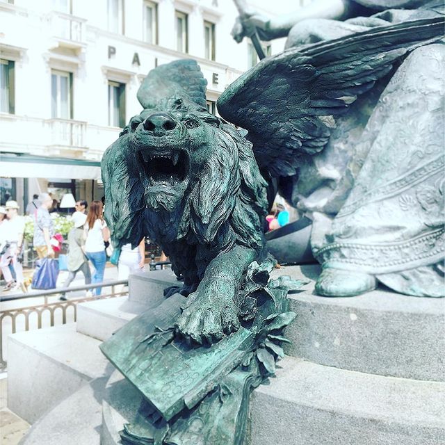 andreybogdanov в LOOKY. . Лучше львов могут бы...