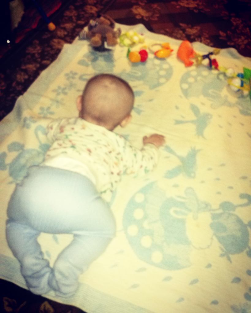 kristina_pups2011 в LOOKY — Мой малышь. 
#Играет#сыночек❤️#Ванечка#мойпончиксладкий#любл