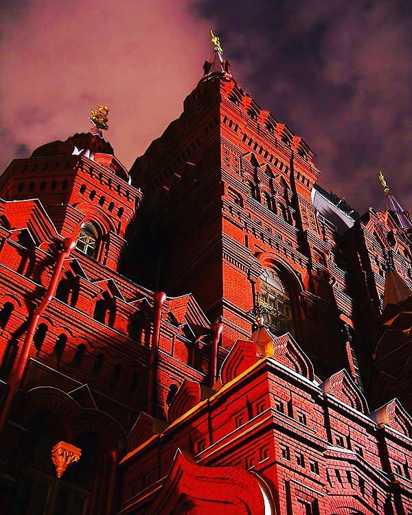 #city #Moscow #night #travelphotography #state_historical_museum #travelworldguru #Москва #москваялюблютебя #город #ночь #архитектура #готика #путешествия