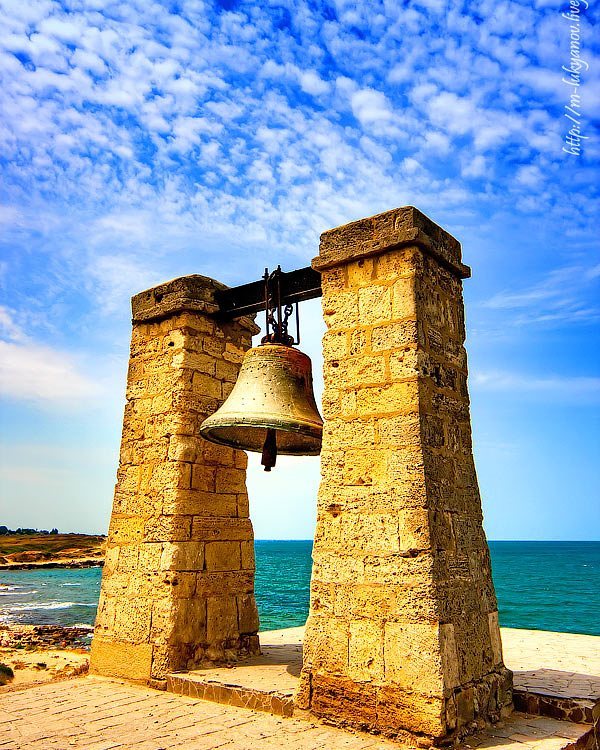 bestshopsu в LOOKY. #travelphotography,#travel,#sea,#sky,#bell,#Russia,#Crimea,#Chersonesos,#Sevastopol,#море,#небо,#колокол,#Россия,#Крым,#Херсонес,#Севастополь. Нет человека, которы...