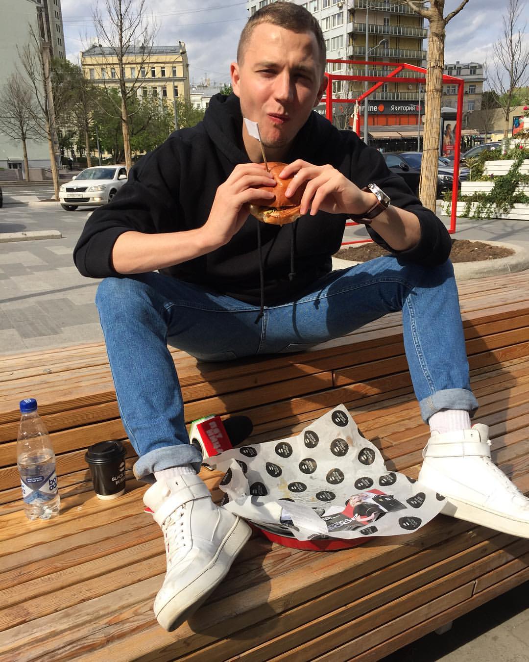 pashamavridi в LOOKY — Перекус в #blackstarburger вкусно! Мощно 👊 главное душа дов