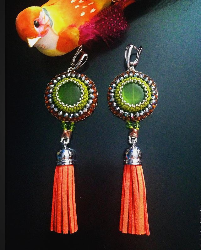 mamasnecklace в LOOKY. #olive,#earrings,#beadedjewelry,#beadingworks,#jewelry,#accessories,#livemaster,#tassel,#green,#orange,#bird,#longearrings,#украшенияизкамней,#ярмаркамастеров,#кошачийглаз,#бисер,#серьгиручнойработы,#серьги,#дизайнерскиеукрашения,#аксессуар. ➡️www.livemaster.ru/...