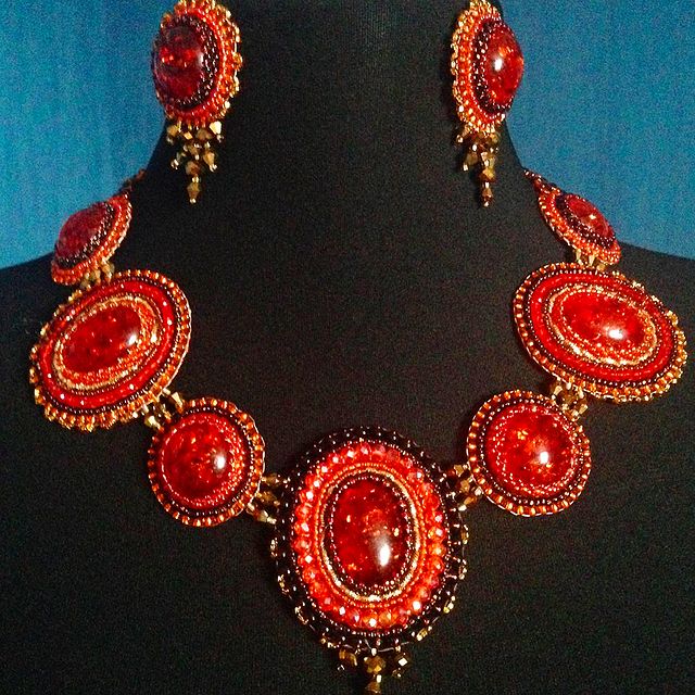 mamasnecklace в LOOKY. #amber,#beads,#beadedjewelry,#handmadejewelry,#red,#scarlett,#necklace,#earrings,#accessories,#jewelrydesign,#livemaster,#leather,#natural,#украшенияручнойработы,#украшенияизкамней,#бисер,#колье,#серьги,#янтарь,#чешскийбисер,#японскийбисер,#канитель,#натуральнаякожа,#ярмаркамастеров. ➡️www.livemaster.ru/...