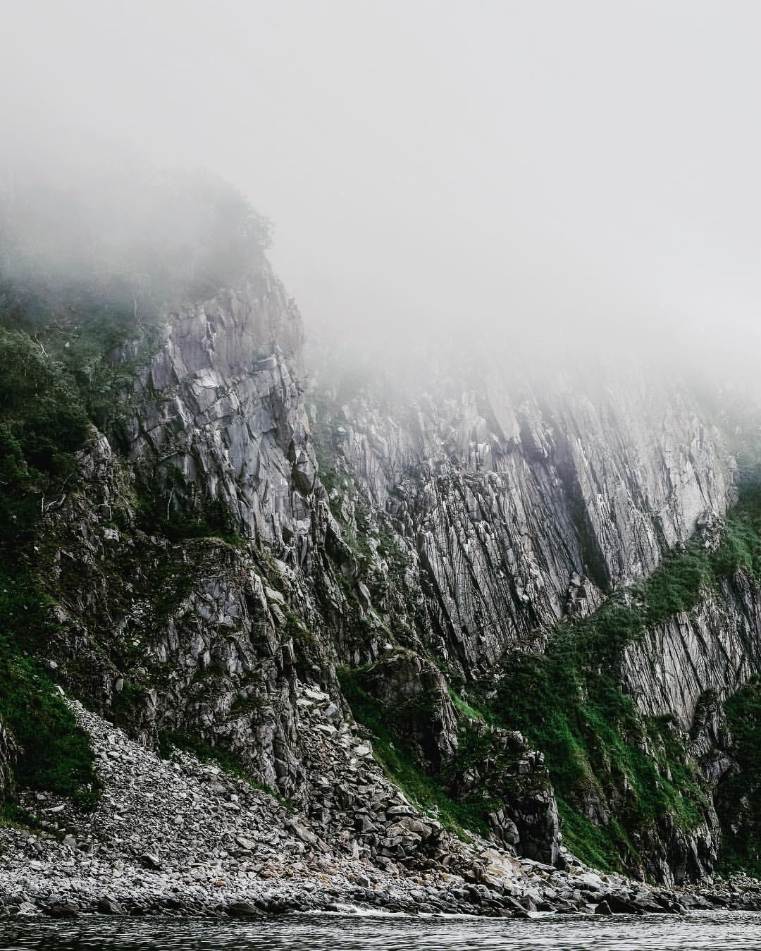 denisplotnikov в LOOKY. #vsco,#vscocam,#vscofilm,#nature,#rocks,#mountains,#magadan,#nikonrussia. Остров Недоразумения...