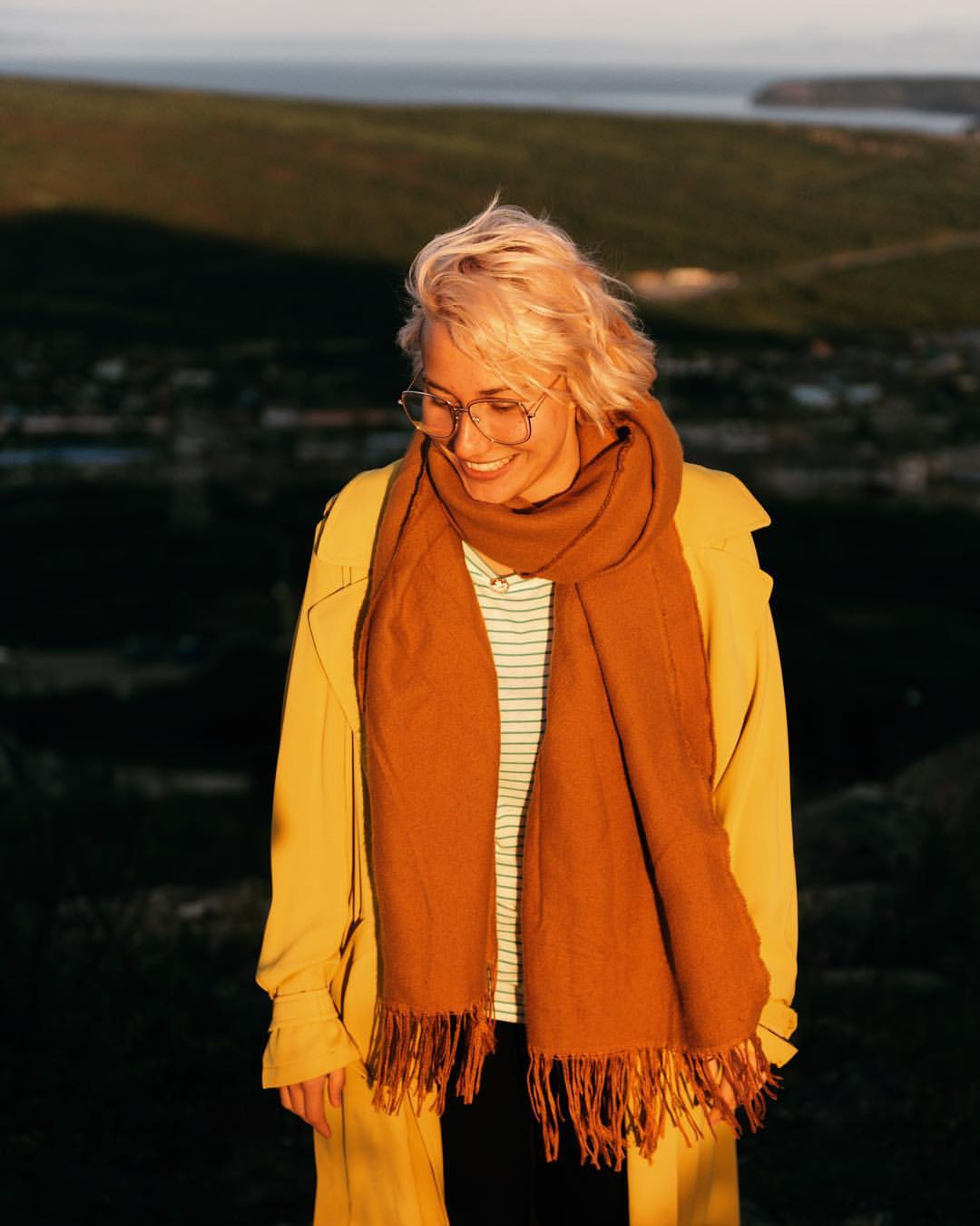 denisplotnikov в LOOKY. #girl,#portrait,#picoftheday,#nikon,#nikonrussia,#beautiful,#yellow,#magadan,#trip,#vsco,#vscocam,#vscofilm,#people,#earth_portraits. We all live in a yel...