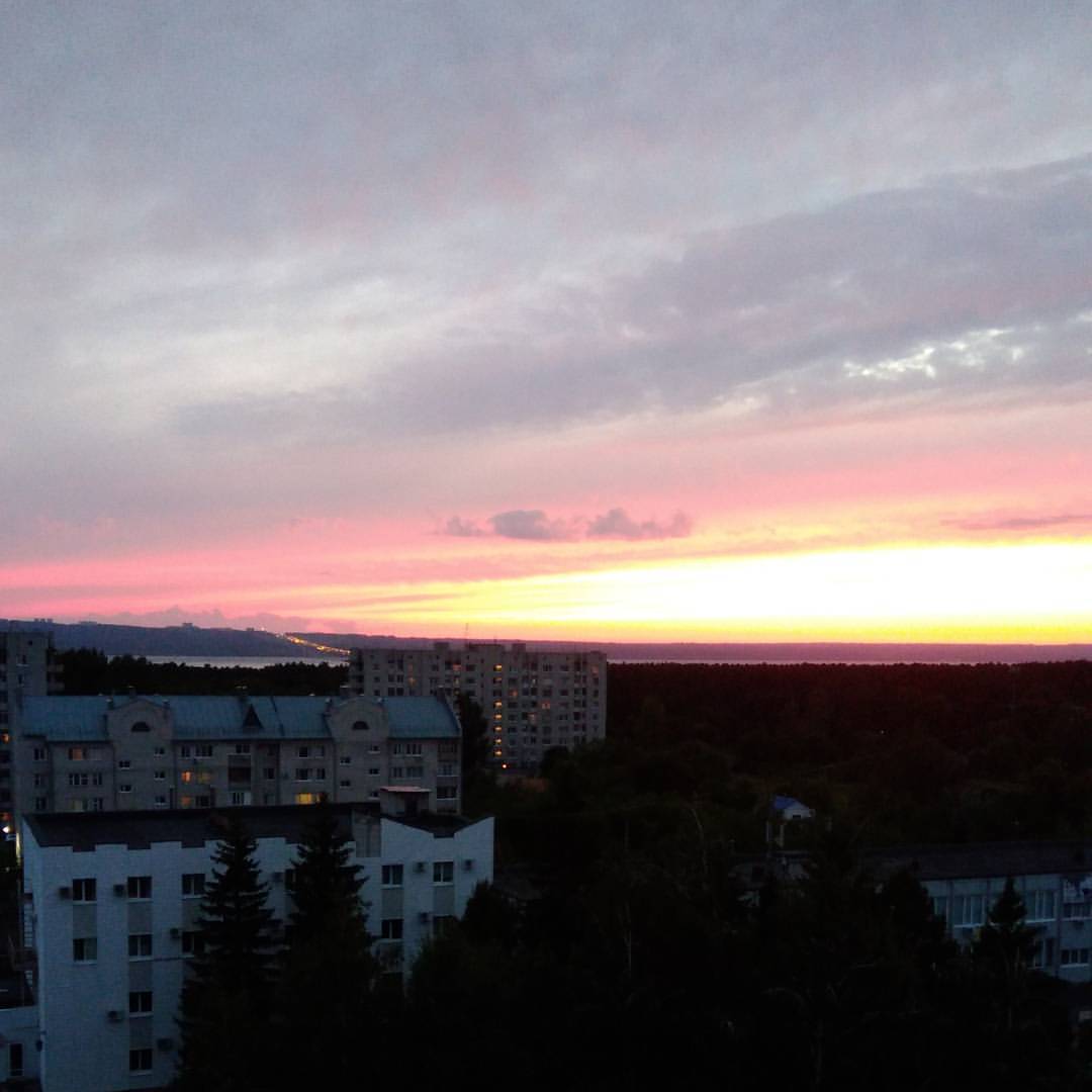 annademina1985 в LOOKY — Ну вот и закат 🏙! Пора баиньки 🌛! Закат над Волгой 🌇 как 