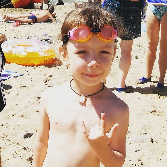 ann_kashirskaia в LOOKY. #пошлинырять👍,#отдыхаемхорошо✌,#джубга😘,#моязая🐰,#влюбляшки💞,#всевместе💋#мамадоча💕. #пошлинырять👍 #отды...