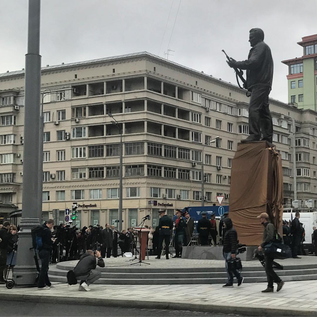 goreslavsky в LOOKY — Открывают #Калашников Надо бы уравновесить его кем-то миролю