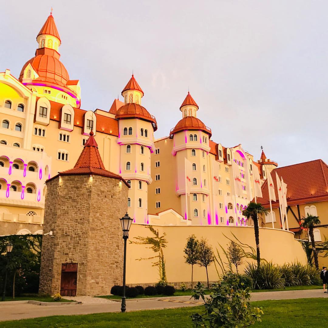 daria__basova in LOOKY. . 🏰💖