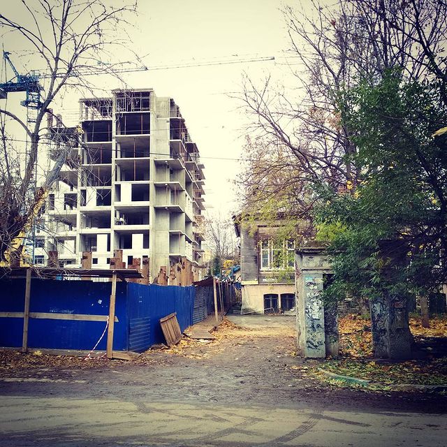 yurviko в LOOKY. #синий,#забор,#развалины,#нн,#ннов. #синий #забор #разва...