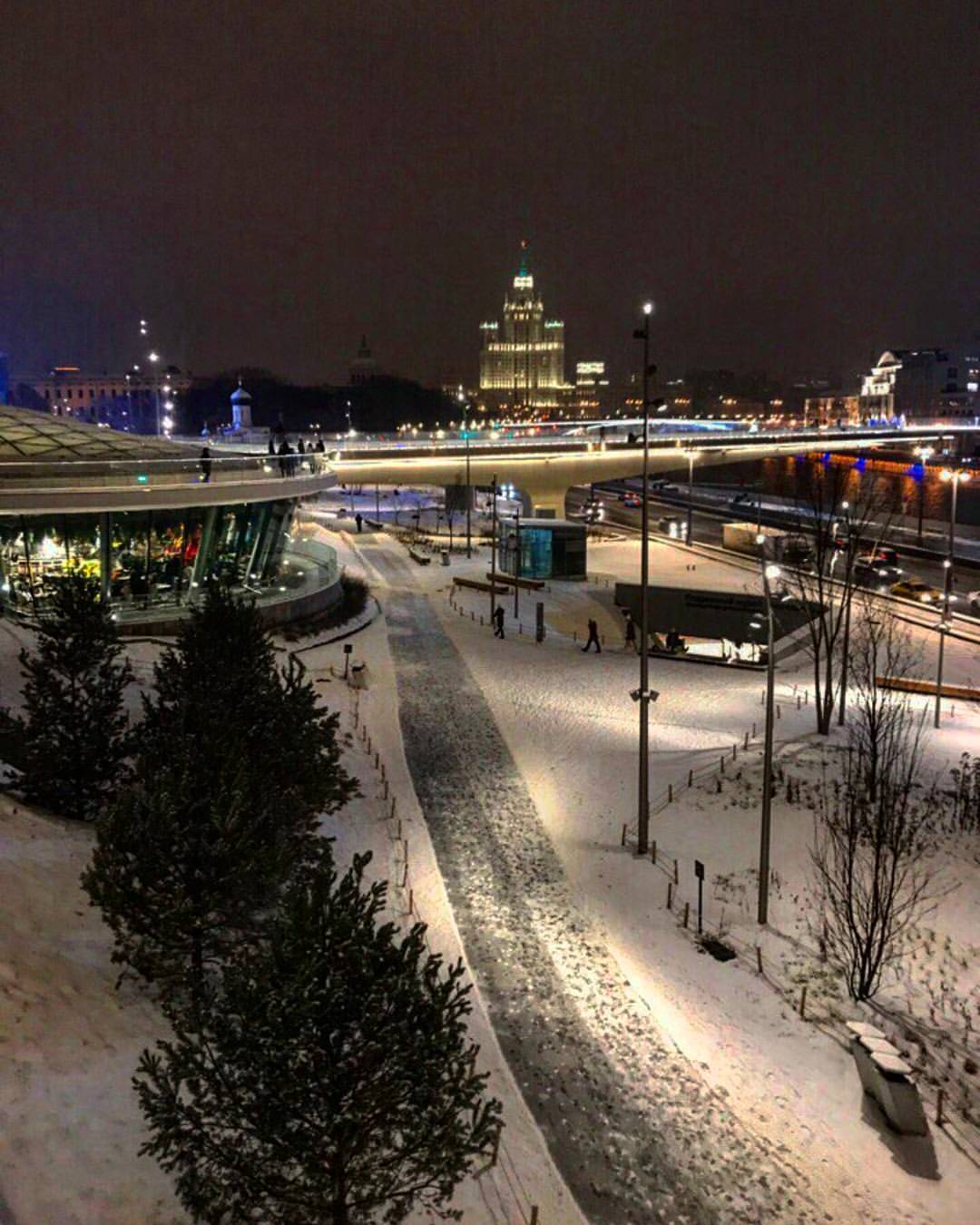 yukio_chi в LOOKY — Московская зима. Красота 😍💞
#город #москва #улица #ночь #в