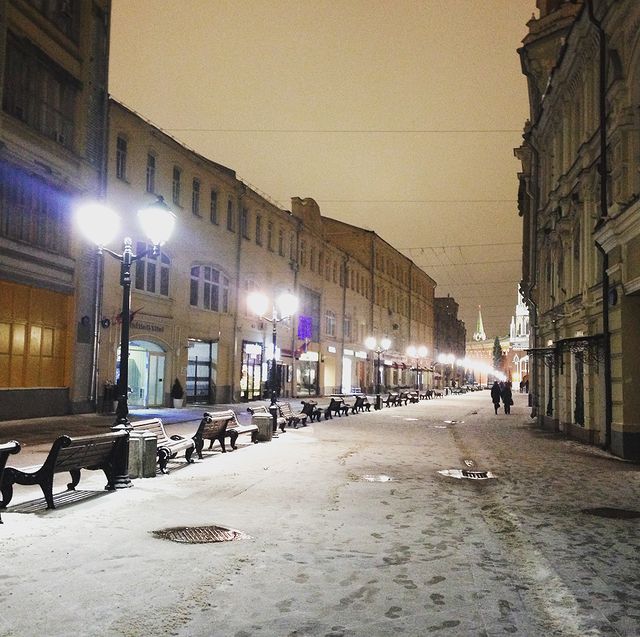 natikphot в LOOKY. #ночь,#Москва,#московскиеулицы,#ночнаямосква,#зима,#снег,#новогоднее,#фонари,#краснаяплощадь,#арбат,#moscow,#moscowstreet,#snow,#winter,#night,#night,#romance,#lastnight.,#emptystreets,#пустыеулицы,#католическаяцерковь,#ёлки,#новогоднеенастроение,#ботинки,#native,#walk. Впервые за много лет...