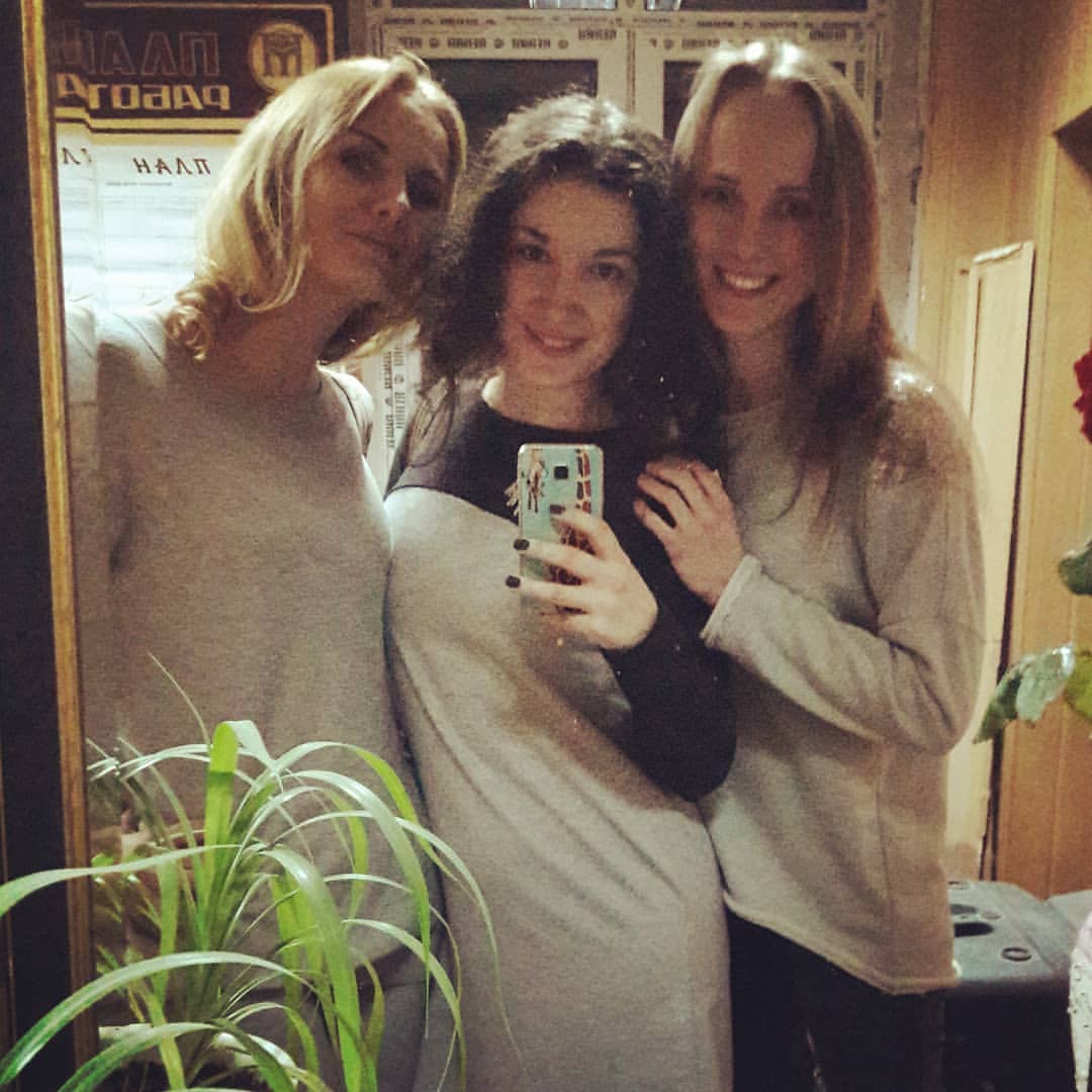 fanshetta90 в LOOKY — Три девицы в одной цветовой гамме...что бы это значило?)) #н