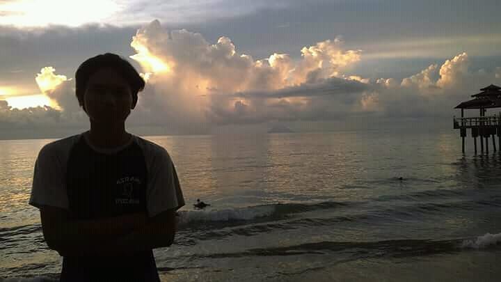 mfh.___ в LOOKY — Senja jingga di pantai😀😀😊
#sanset #pantai #senja #senjaso