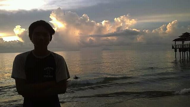 mfh.___ в LOOKY. #sanset,#pantai,#senja,#senjasore,#pantaisambolo. Senja jingga di pant...
