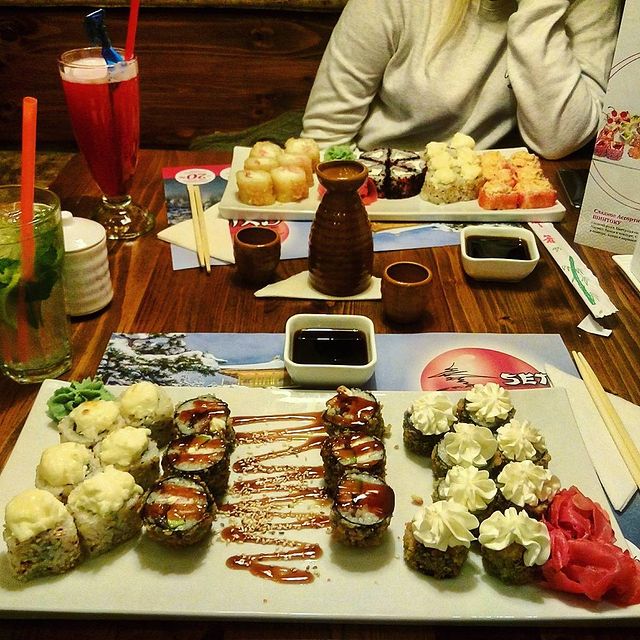 rat0n_laveur в LOOKY. #sushiset,#роллы,#саке. Мохито, саке и роллы...