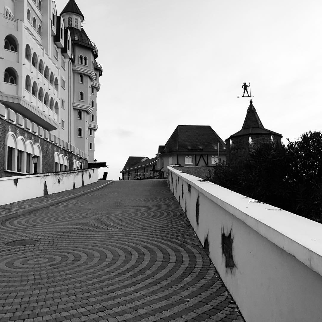 daria__basova in LOOKY. #sochi,#travel,#🎡,#богатырь,#богатырьсочи,#сочипарк,#sochipark,#love,#mylove,#сказка,#принцесса,#beatiful,#чб,#♥️,#❤️,#😍,#лисьесчастье,#путешествие,#лис,#fox,#myfox,#🦊. Чувствуешь себя здес...