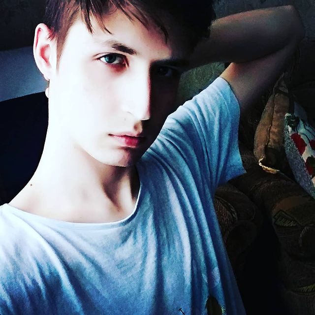 leo_noel_o в LOOKY. #selfie,#photo,#good,#nice,#cuteboy,#cute,#eyes,#like,#lfl,#morning,#goodmorning,#likeme,#l4l,#instagood,#mood,#instalike,#boy,#fine,#smile,#blue,#sight,#model,#beauty,#men,#💙,#loveit. Just a good selfie t...