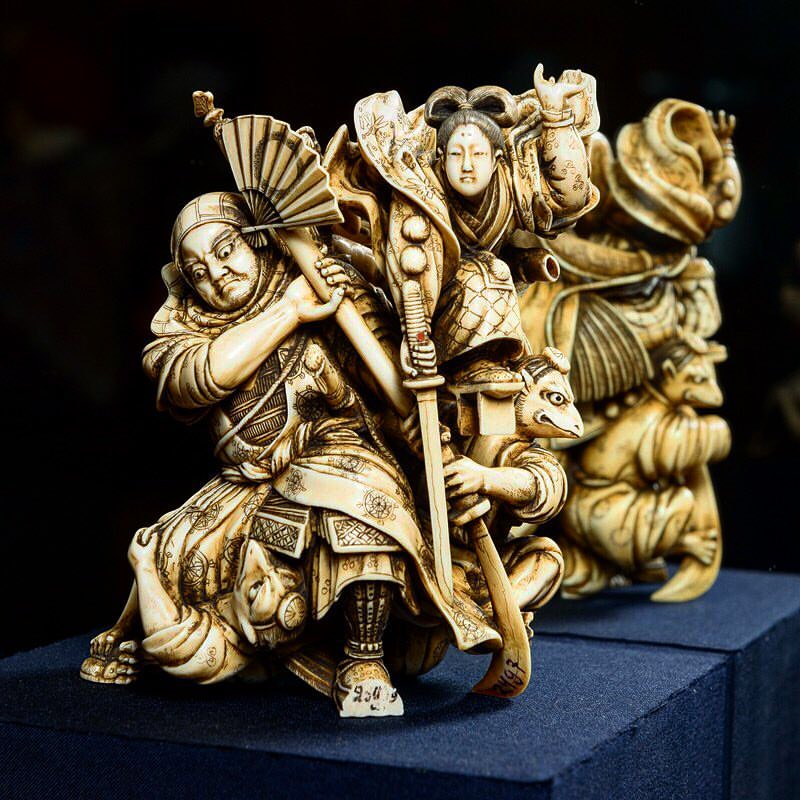state_historical_museum в LOOKY — Окимоно "Самурай и ведьма". Япония. XVIII в. (?). Слоновая к