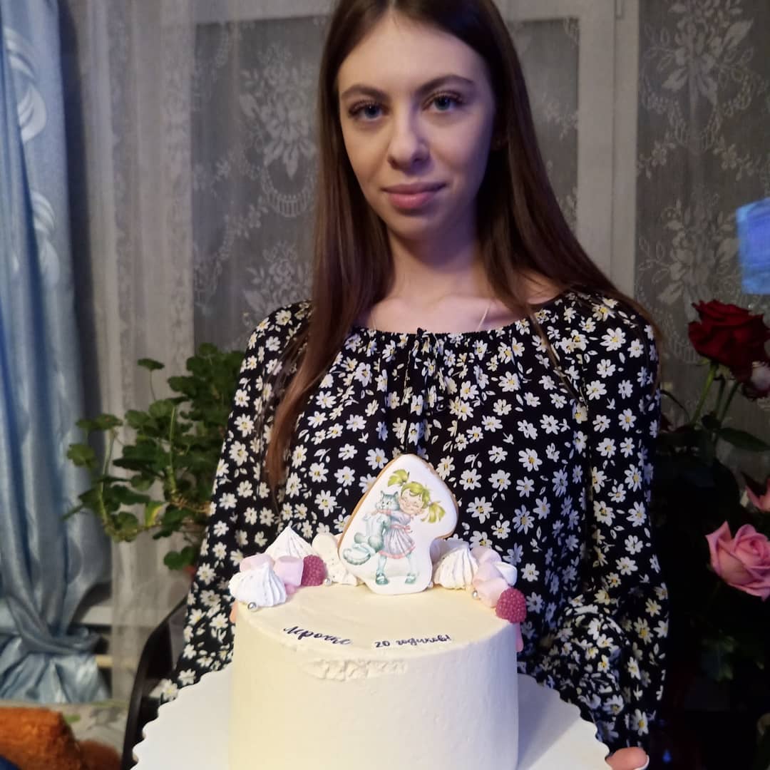 День рождения самой любимой девочки @_valeria_879 💕 прошёл на ура! За тортик, который просто растаял во рту как всегда большое спасибо Олечке @myatazayac ! 🎂❤️