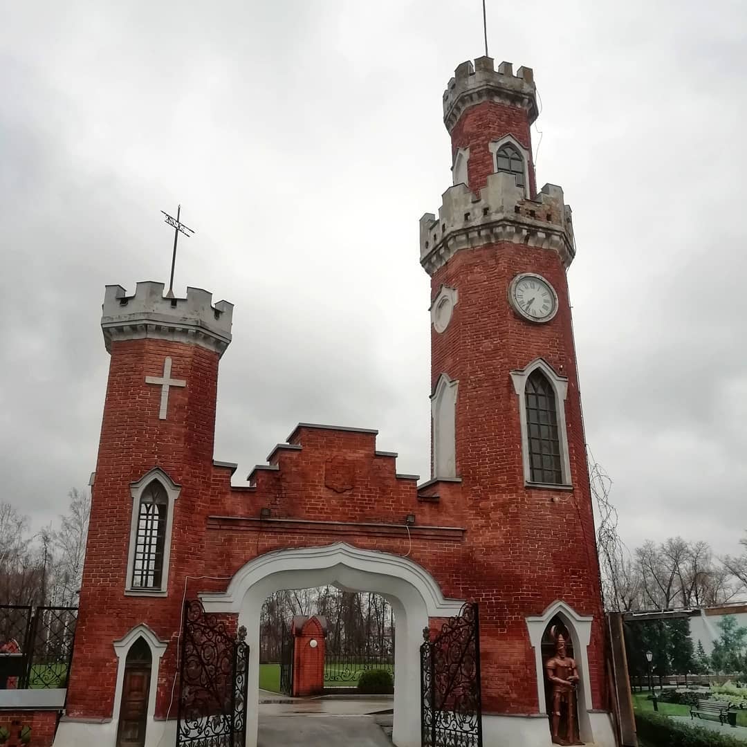 consikus в LOOKY. #воронеж,#рамонь🏰,#рамонь,#дворецольденбургских,#замок🏰,#путешествия,#путешествияпомиру,#путешествияпороссии,#нашакрасиваяродина,#история,#историяРоссии,#туризм,#турист,#россия,#историческиеместа,#интересное,#travel,#travelling,#travelingram,#traveler,#travelphotography,#traveller,#travels,#traveltheworld,#travelblog,#vacation,#instatravel. Попали в Европу, пут...