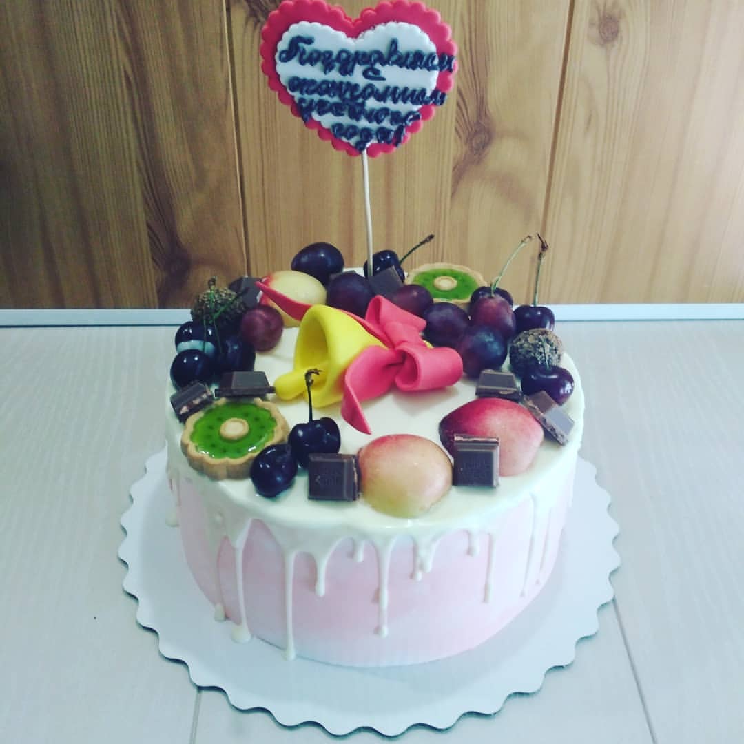 lidia_cakes_us_sib в LOOKY — Тортик с окончанием учебного года.Внутри "Красный бархат"
#т