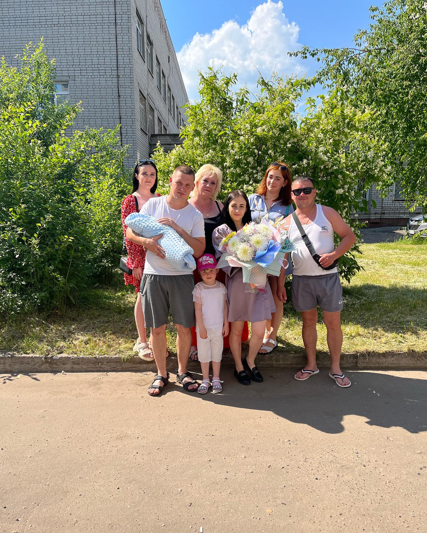 _yulka_nikolaeva_ в LOOKY. #рождение_новой_жизни,#выписка,#ура,#родные,#поздравления,#лето,#чудесный_день. Выписка чудесного кр...