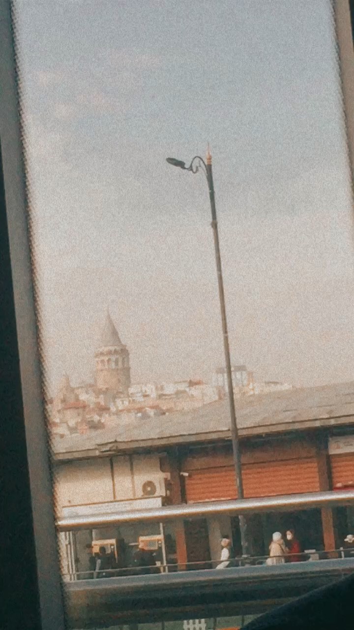 zehra.aklli в LOOKY. #eminönü. ❤️🖤🍂
.
.
.
.
.
#em...