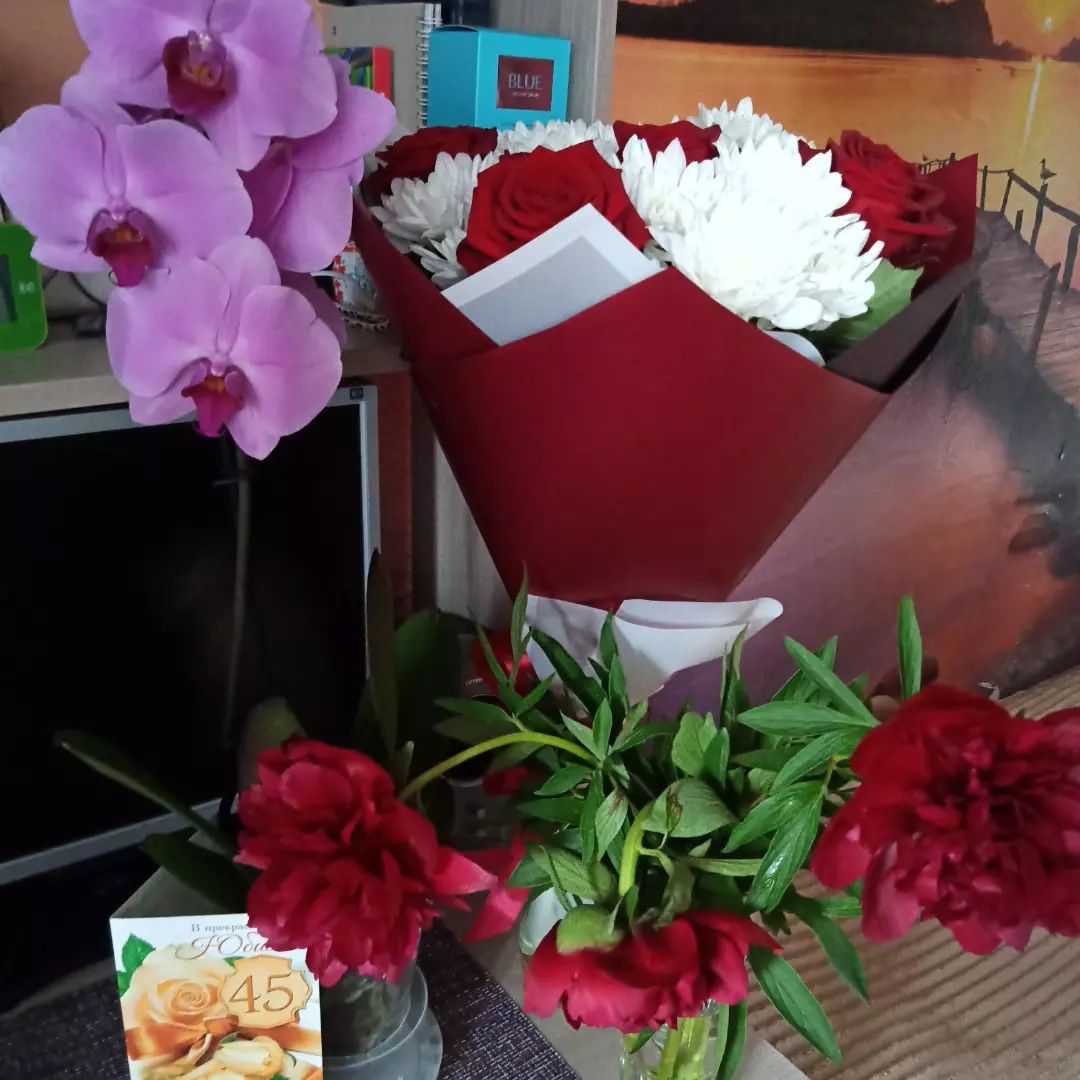 Мои прекрасные цветочки от родных и любимых людей! 😍 Спасибо большое всем за поздравления и внимание😘😘😘