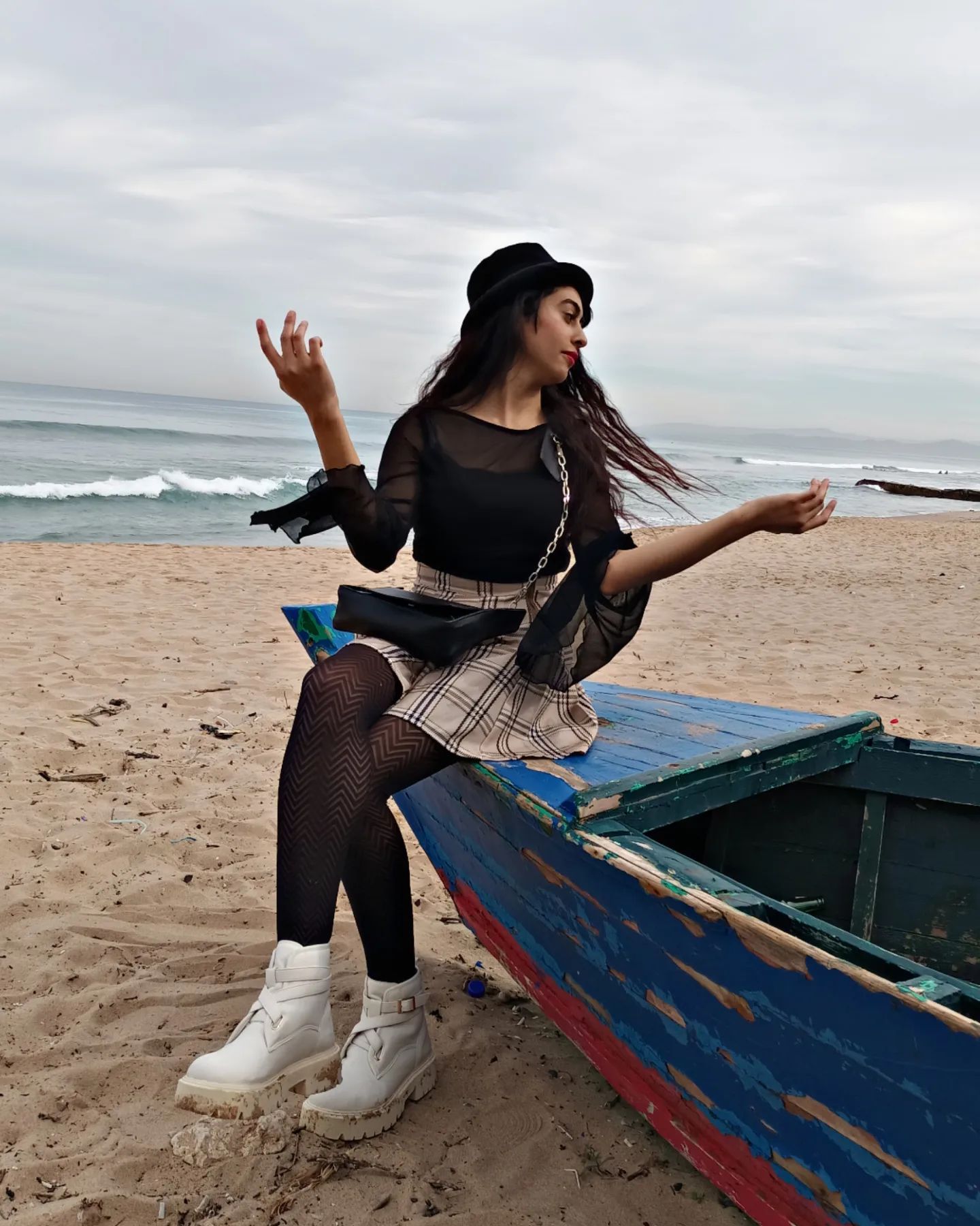 zaoualisara in LOOKY. . السعادة مرهونة في حا...