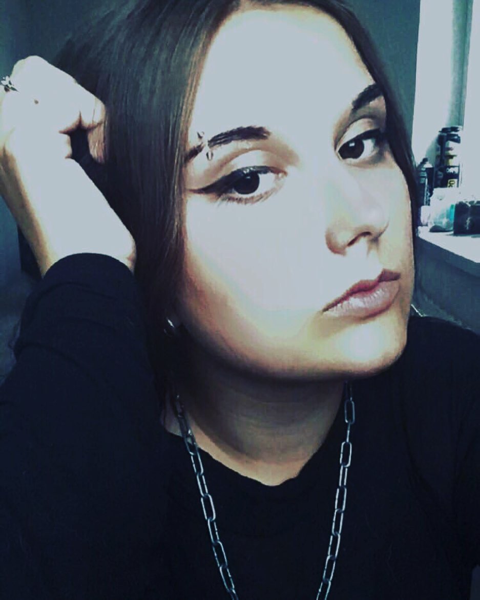 __dashi.ksss__ in LOOKY. . 🖤⛓Рассвет, дым сига...