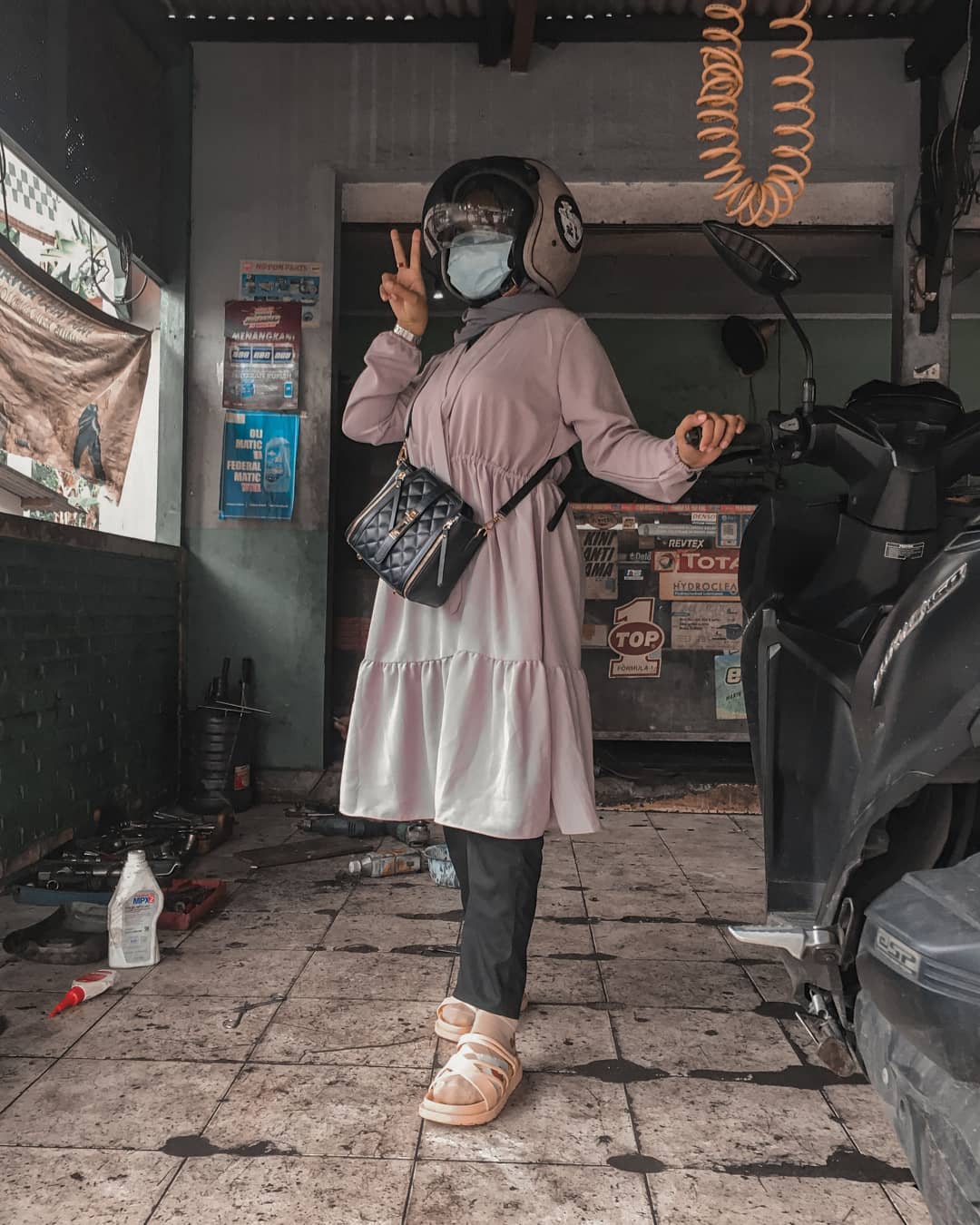rizqialia_ в LOOKY. #phonephotography,#bengkel,#bengkelmobil,#otomotif,#mobil,#indonesia,#bengkelmotor,#honda,#car,#bengkelcat,#bengkellas,#shockbreaker,#bengkeljogja#workshop,#motor,#sparepart,#bengkelshock,#automotive,#bodyrepair,#otomotifindonesia,#tuneup,#catmobil,#gantioli,#toyota,#service,#servis,#modifikasi,#gantiolimobil,#metic#suzuki. Akang Bengkel,
Warna...