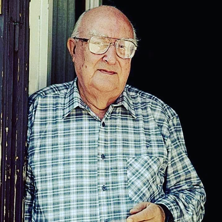La percezione del tempo, soprattutto in certe situazioni di forte emotività, subisce delle notevoli alterazioni, ore trascorrono in un lampo e pochi minuti durano un’eternità.

Ci ha lasciato uno dei piu grandi scrittori italiani dei nostri tempi, il mio preferito quello che mi ha tenuto più compagnia negli ultimi anni.
Ti voglio ricordare con la frase del libro Segnali di fumo un libro che fa riflettere! 
Per te che dicevi sempre di non temere la morte... Rip ❤
#andreacamilleri