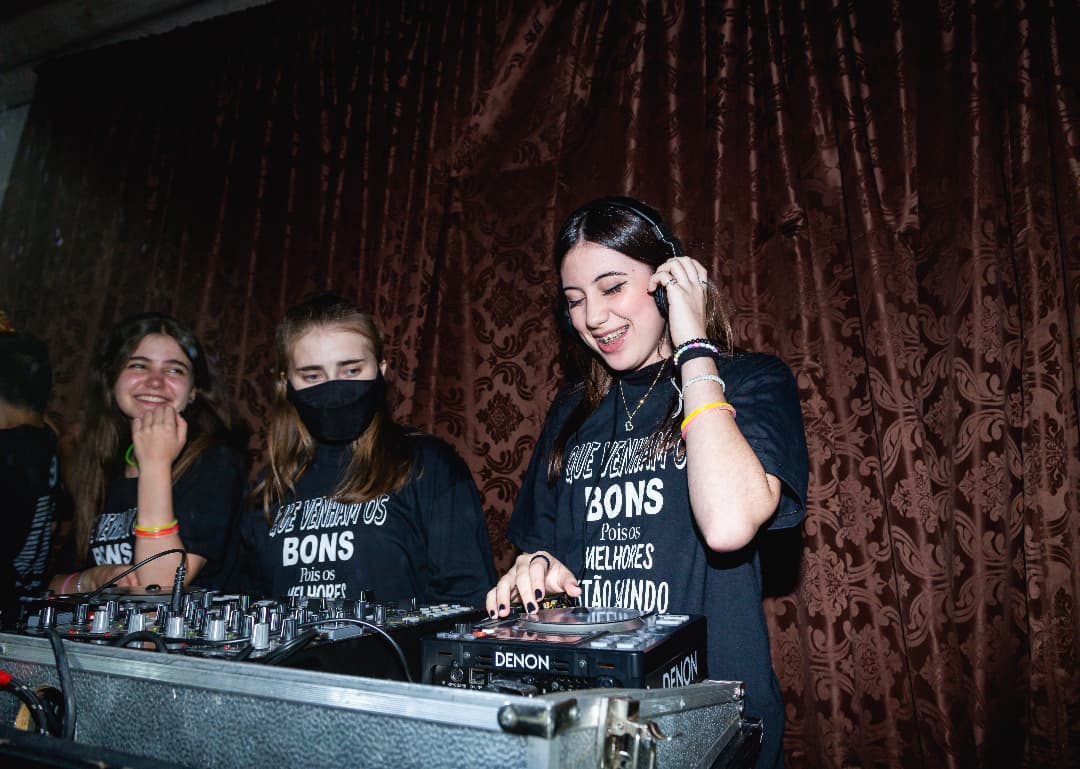 bia.pava в LOOKY. . as DJs