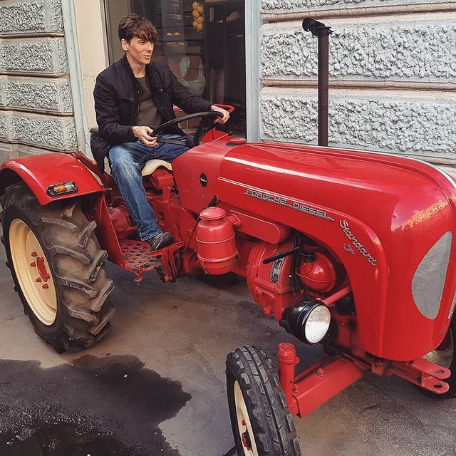 earl_alexandro в LOOKY. #Porsche,#Порш,#Порше,#мясницкаяулица,#Мясницкая,#Москва,#Россия,#трактор,#работа,#TractorPorsche,#Porschetractor,#воскресенье,#выходные,#улица,#лето,#лето2018,#Russia,#Moscow,#moscowcity,#weekend,#work,#tractor,#summer2018,#summerRussia,#fifaRussia,#followme,#следуйзамной,#бегизатрактором,#Столица. "Выпил С2H5OH,
Сел н...