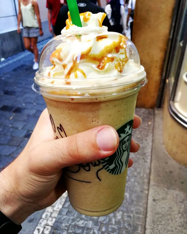 mrdenrah в LOOKY. #starbucks,#prague,#praha,#coffee,#summer,#старбакс,#прага,#кофе,#лето. Возможно, хотя бы ра...
