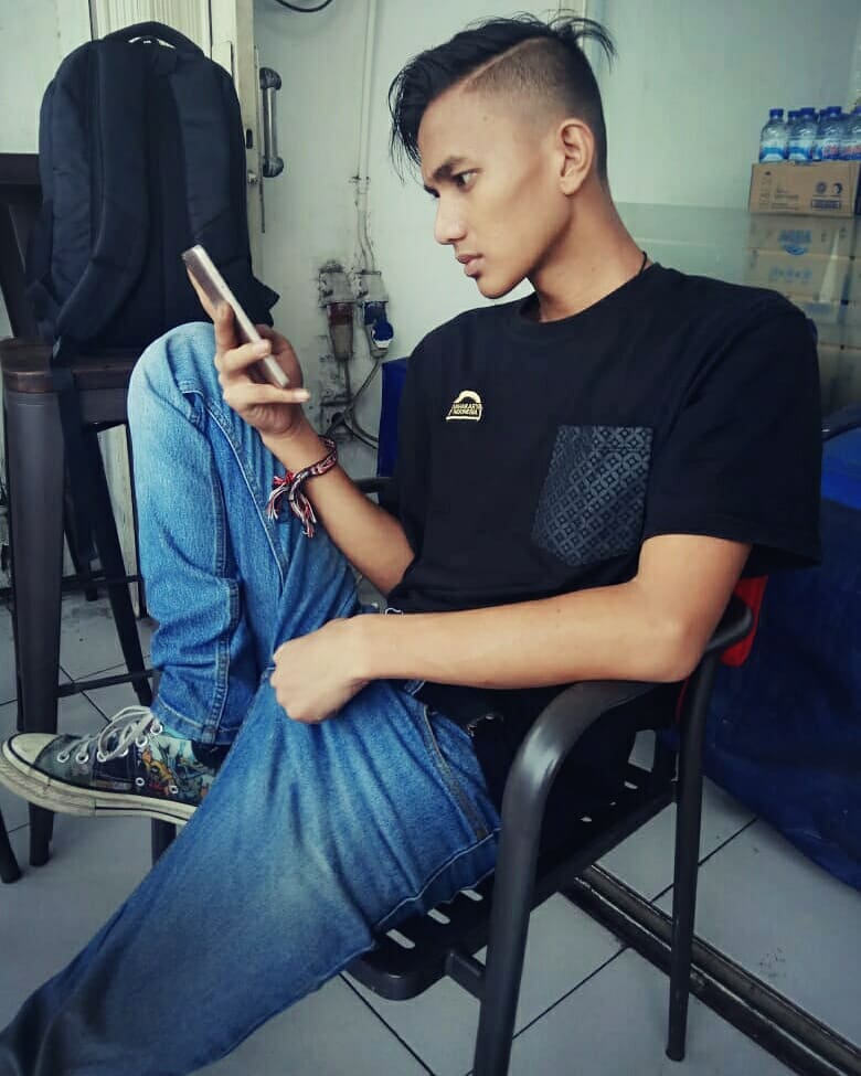 kris_panjaitann в LOOKY — Tatapan Sinis katanya ... #titiktitik