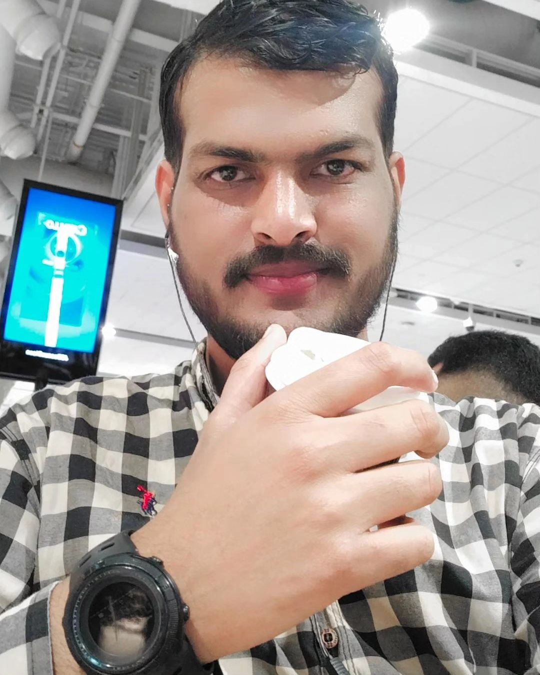 sarwartalha в LOOKY. #talha4325. #talha4325 
Be darde...
