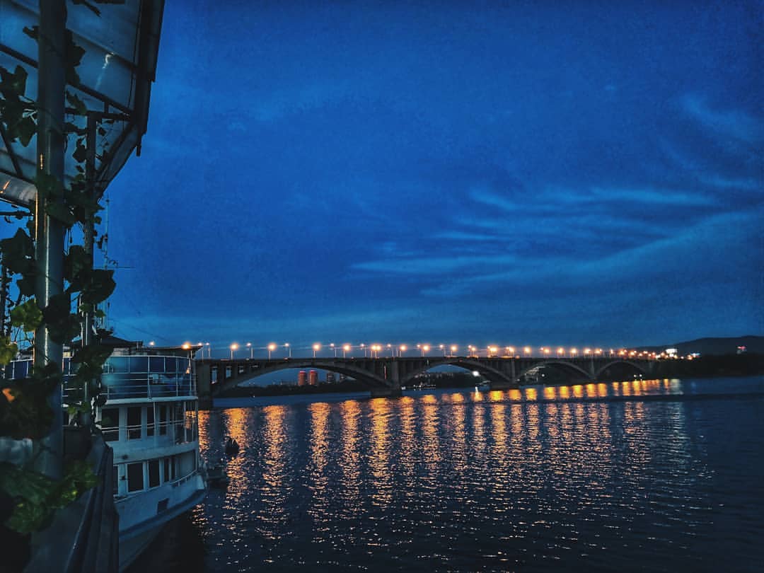tanyasos_ в LOOKY — Огни города завораживают🌟
.
. .
#krsk#огниенисея#ночнойгоро
