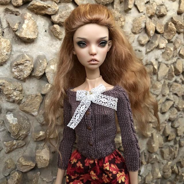 hich_nik в LOOKY. #вязаниеспицами,#вязание,#вязаниедлякукол,#вяжутнетолькобабушки,#knitting,#knit,#knitinstagram,#knitfordolls,#sweater,#knitwear,#knitsweater,#doll,#bjd,#popovydolls,#popovysistersdolls,#авторскаякукла,#artdoll,#телефонофото,#iphonexphotography. Не прошло и полгода....