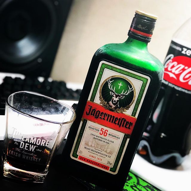john_kostyanov в LOOKY. #drink,#drinks,#slurp,#pub,#bar,#liquor,#yum,#yummy,#thirst,#thirsty,#instagood,#cocktail,#cocktails,#drinkup,#glass,#can,#photooftheday,#beer,#beers,#wine#jagermeister#khv. Вечер #drink #drinks...