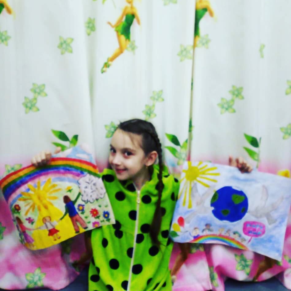 _anny_sofiiki в LOOKY. #школа📚,#детскоетворчество,#творчествосдетьми,#детскоетворчество,#рисование,#мирумир,#творческийконкурс,#конкурсыдлядетей,#деткиконфетки,#мирумир✌🏻️,#мирвовсёммире. Сегодня всей семьёй ...