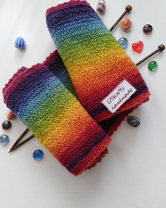 usknits в LOOKY. #радуга,#вяжуназаказ,#вязание,#мояработа,#Москва,#Королев,#зима,#подарок,#кауни,#шарфженский,#щарфмужской,#rainbow,#knitting,#knittoorder,#etsy,#ярмаркамастеров,#mywork,#menscarf,#womenscarf,#winter,#kauni,#unisex. Когда зимой хочется ...