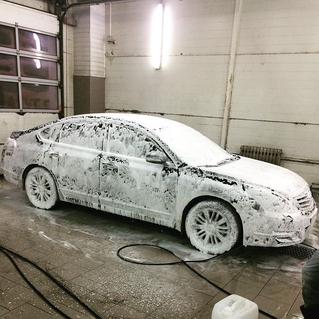 mishka_korollev в LOOKY. . В белом ей больше ид...
