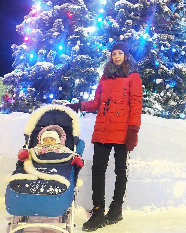 kris.razhukas в LOOKY. #ёлка🎄,#доченька,#гуляем,#дочасмамой,#мамадочь❤️. Лыжная база⛷ .
.
#ёл...
