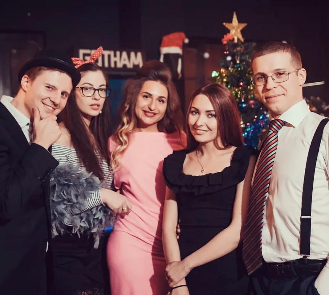 Отличный вечер в стиле Pin-up💃🏻 Это было очень ярко, безумно весело и просто незабываемо! Спасибо имениннику и всем, кто создавал такую тёплую атмосферу💥

Самым главным стало для меня понимание важности многих людей в моей жизни. Сколько бы не проходило времени, какие бы трудности не встречались на нашем пути, мы все равно с радостью и теплотой принимаем друг друга, и каждая редкая встреча становится по-настоящему ценным воспоминанием💫
. 
#пинап #pinup
