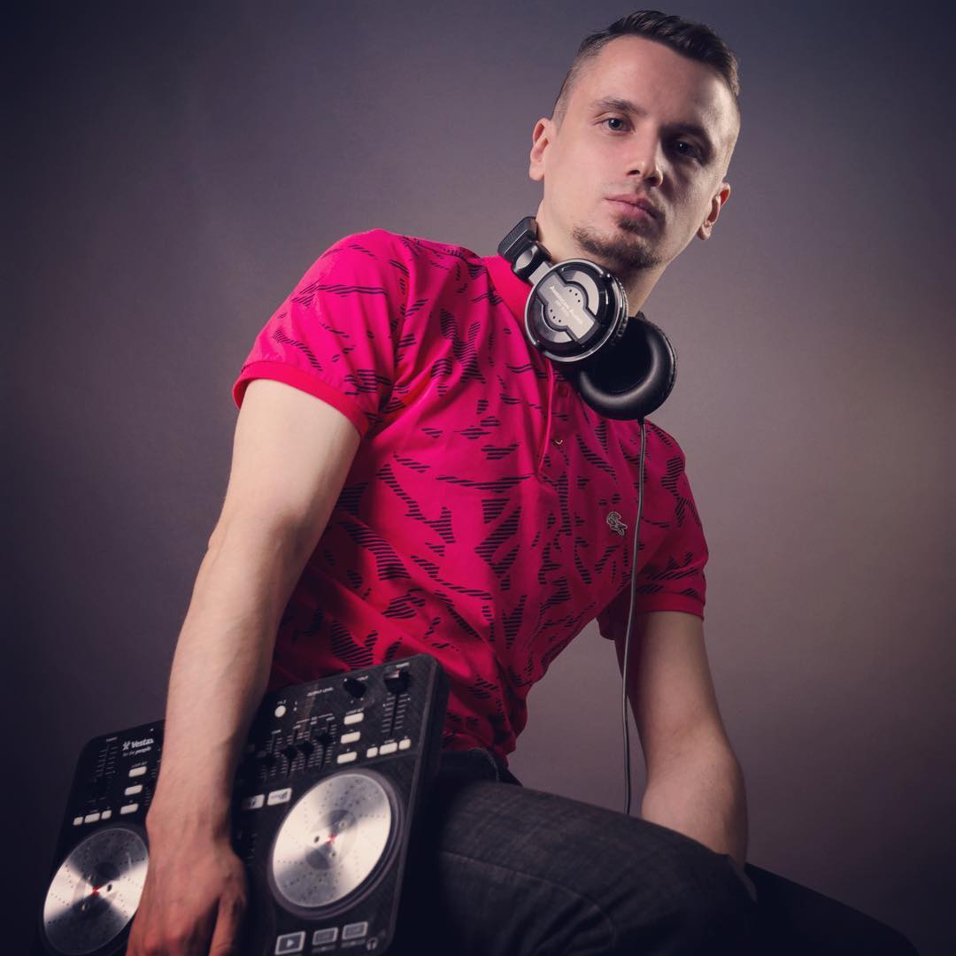 djalexanderpolyakov в LOOKY. #Нерюнгри,#Фотостудия,#Атмосфера,#DJ,#Наушники. Фотосессия от 22.01....