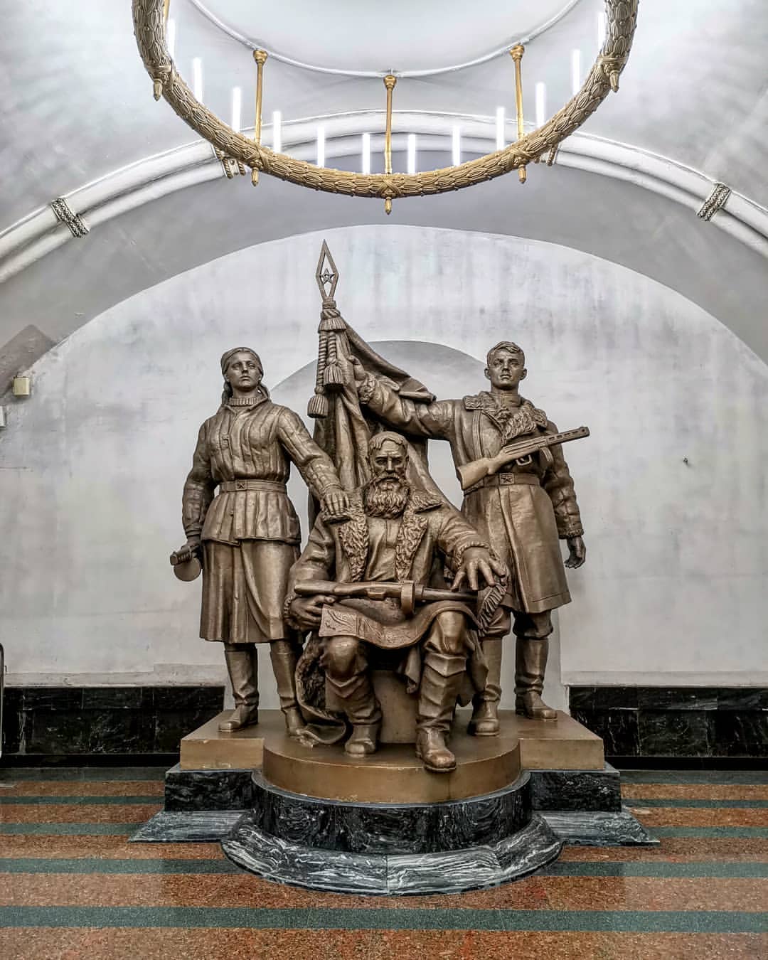 alex_chepuhin в LOOKY — Обожаю московское метро! Много вдохновляющих памятников и ск
